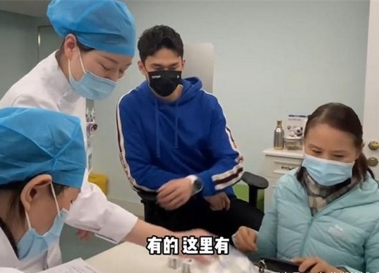 孙杨暖心|知恩图报!孙杨暖心带恩师去医院看病帮付医药费,报恩永远不怕晚