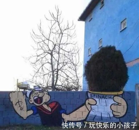 |搞笑GIF:你是不是要好好的配合一下,最起码手先放吉他上!