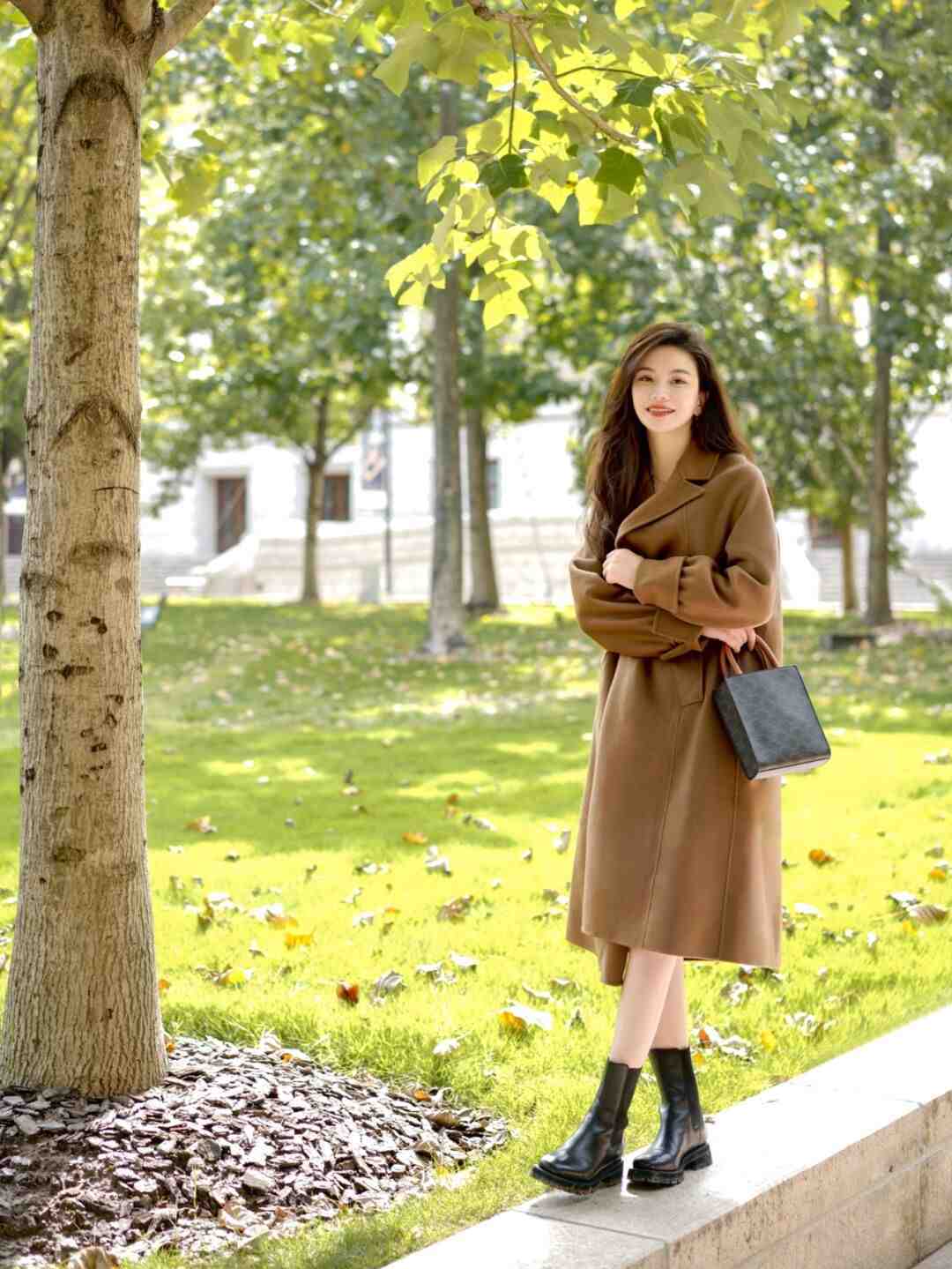 博主 别再用大衣搭配休闲鞋了,试试大衣+及踝靴吧!时髦精致又有气场