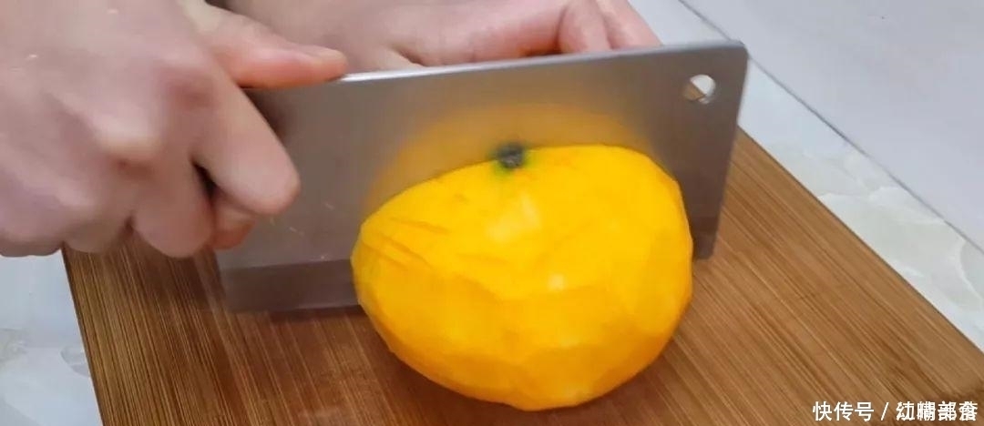 南瓜又出新吃法,不用油炸,比面包馒头做法简单,比南瓜饼还好吃