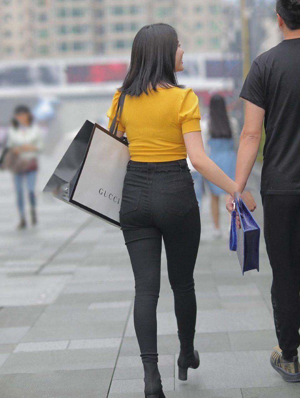 姐姐的高级感让人有距离感，忍不住想多看两眼