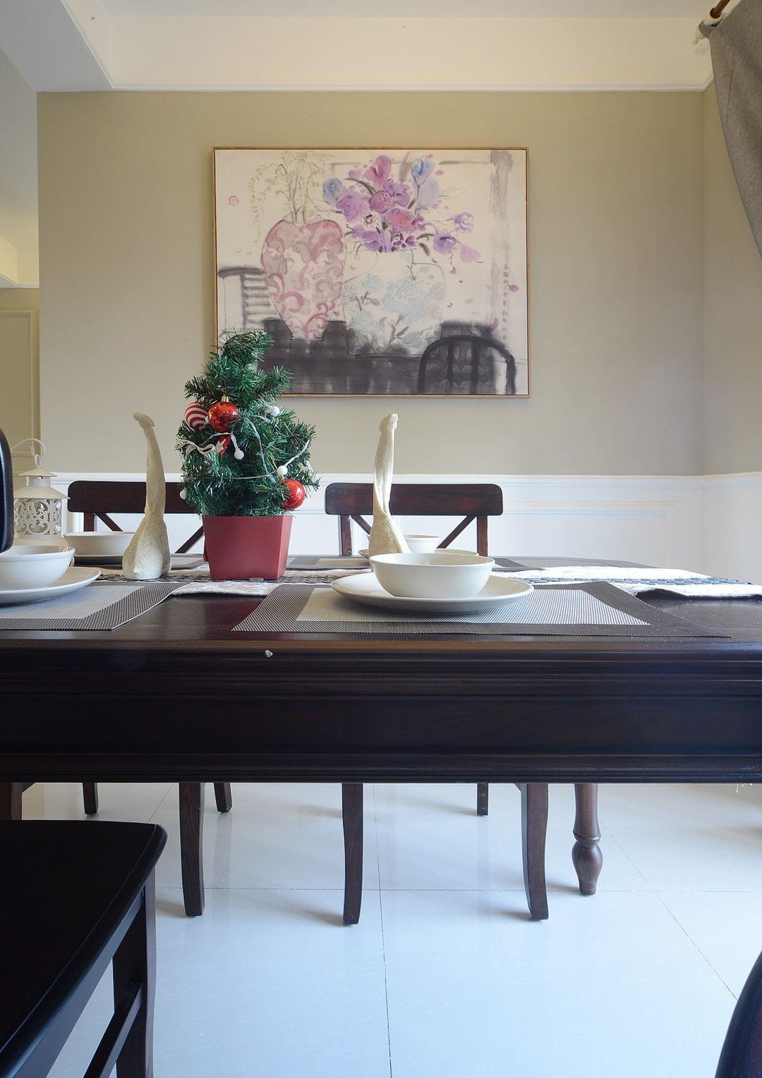 实木|简约的美式三居室，每一处都很精致大方，窗帘杆的选择更是独特