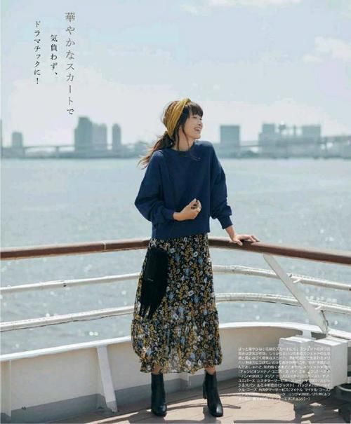 40岁女人“开春”穿什么？试试“短靴＋纱裙”吧，气质优雅又减龄