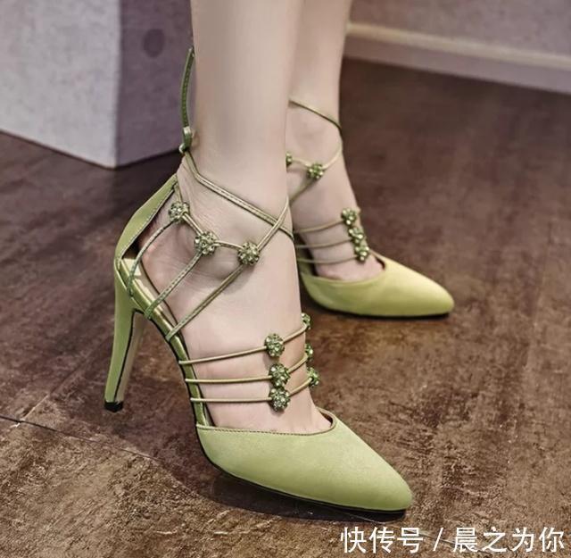 职业装 细跟鞋简单的设计风格,有种高端质感!