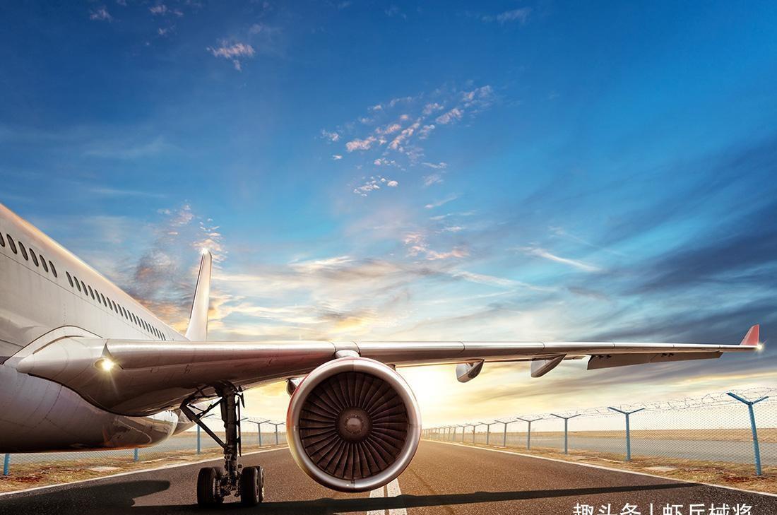 飞机机翼明明很薄，挂那么重的发动机却不会断，究竟是为什么？