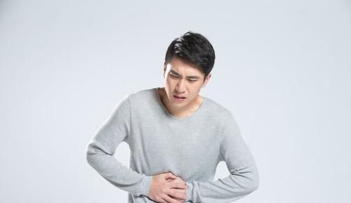 腹泻|男子腹痛腹泻，迅速休克病因未明，直至医生看到：患者胸口上红点