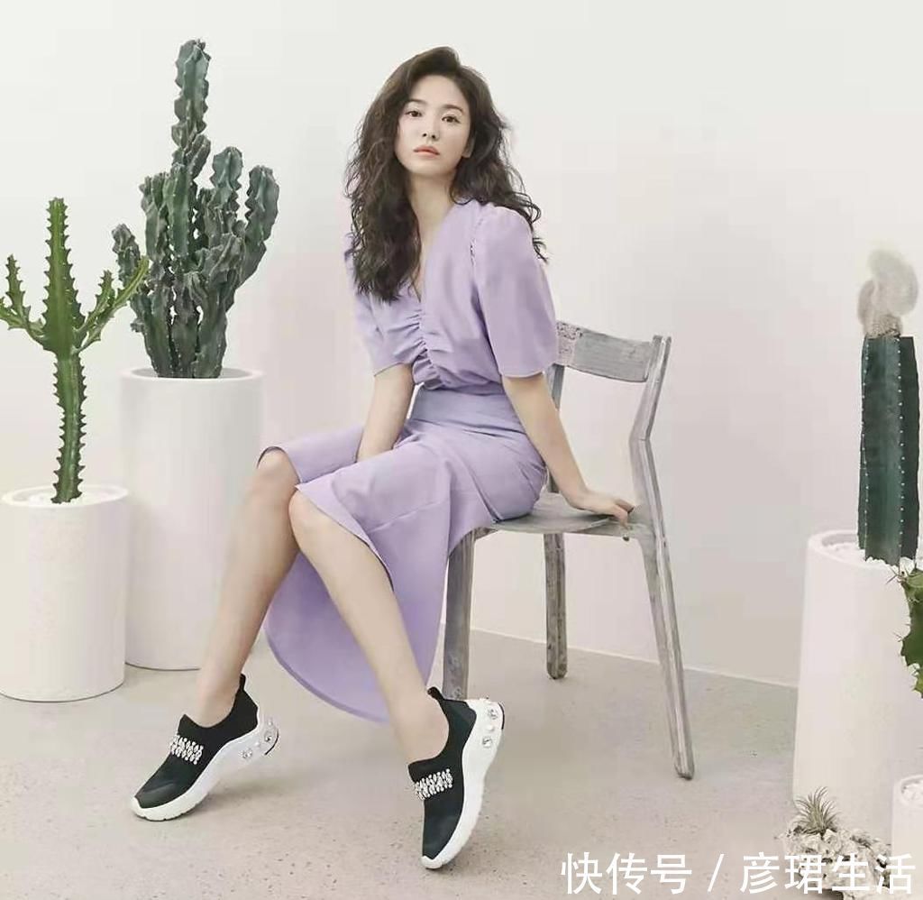 中卷|五十岁长发怎么留好看?4种时髦又减龄长卷发,什么发量都适合