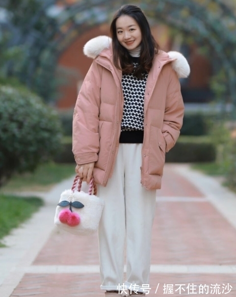 博主 “小白裤”该怎么穿?看完这些搭配就懂了,简约日常不挑人