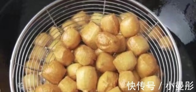 玉米面|面粉别只会蒸馒头，教你做一锅，一口一个，外酥里嫩，香过油条