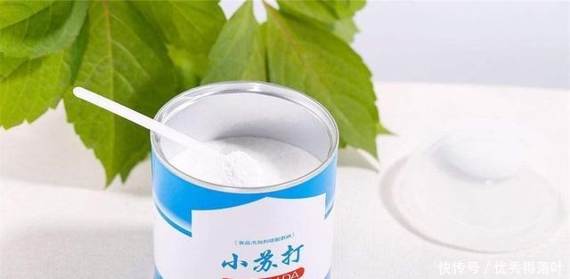 都是白色粉末，小苏打和食用碱有啥区别用法差别大，别再用错了