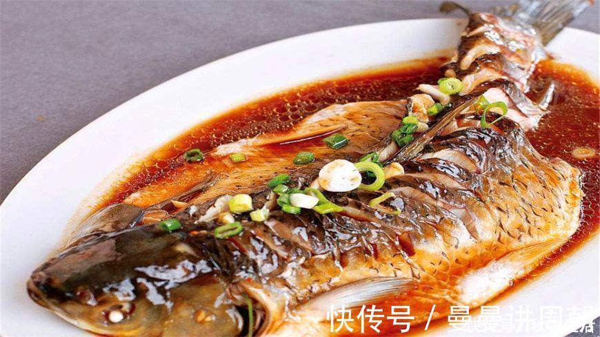 葱青|做清蒸鱼，酱油先放还是后放？一旦顺序弄错了，味道差别极大