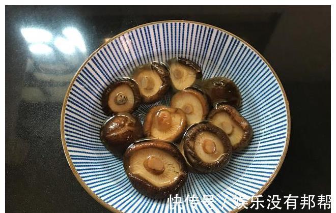 黄瓜|米饭这样做，比煲仔饭还好吃，简单美味，挑食的孩子都要吃一大碗