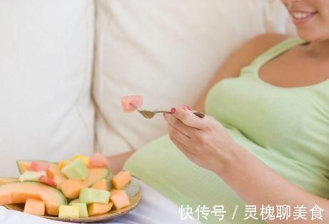 皮肤|要想生出来的宝宝皮肤白皙水嫩且眼睛大,孕妈要多吃这三种食物