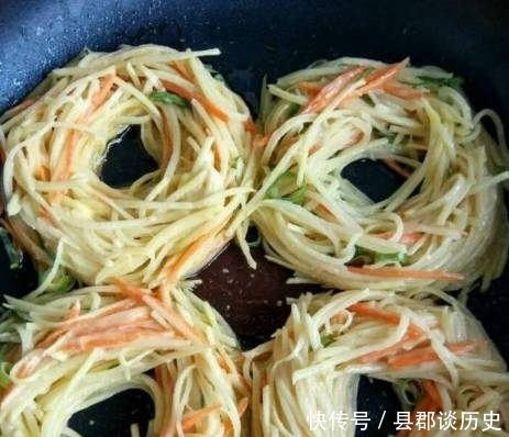 营养又鲜美的土豆胡萝卜丝饼!早餐不用再到外面买!