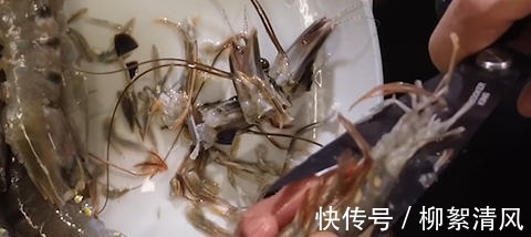 传统鲁菜油焖大虾怎么做，色泽鲜亮做法简单，美味又营养！