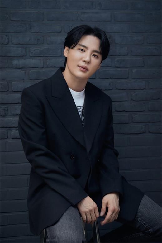 金俊秀将于11月发表新歌 时隔3年回归歌坛引发期待
