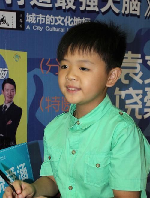 爸爸|爸爸喝醉睡在马桶上,妈妈生气不管,1岁女儿的举动不愧是小棉袄