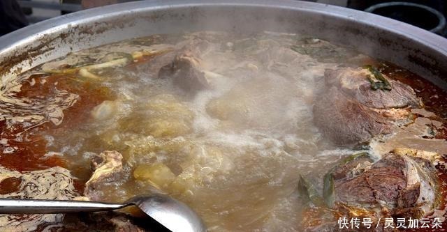 一碗热气腾腾的徐州牛肉面、赢得了众多网友的一致好评!