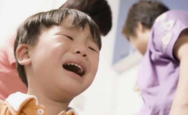 写作业|“打断式”陪娃写作业,伤害比你想的更严重,父母还不知悔改