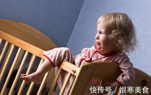 睡眠时间|宝宝总是半夜惊醒,可能是这些原因,家长要学会对症下药
