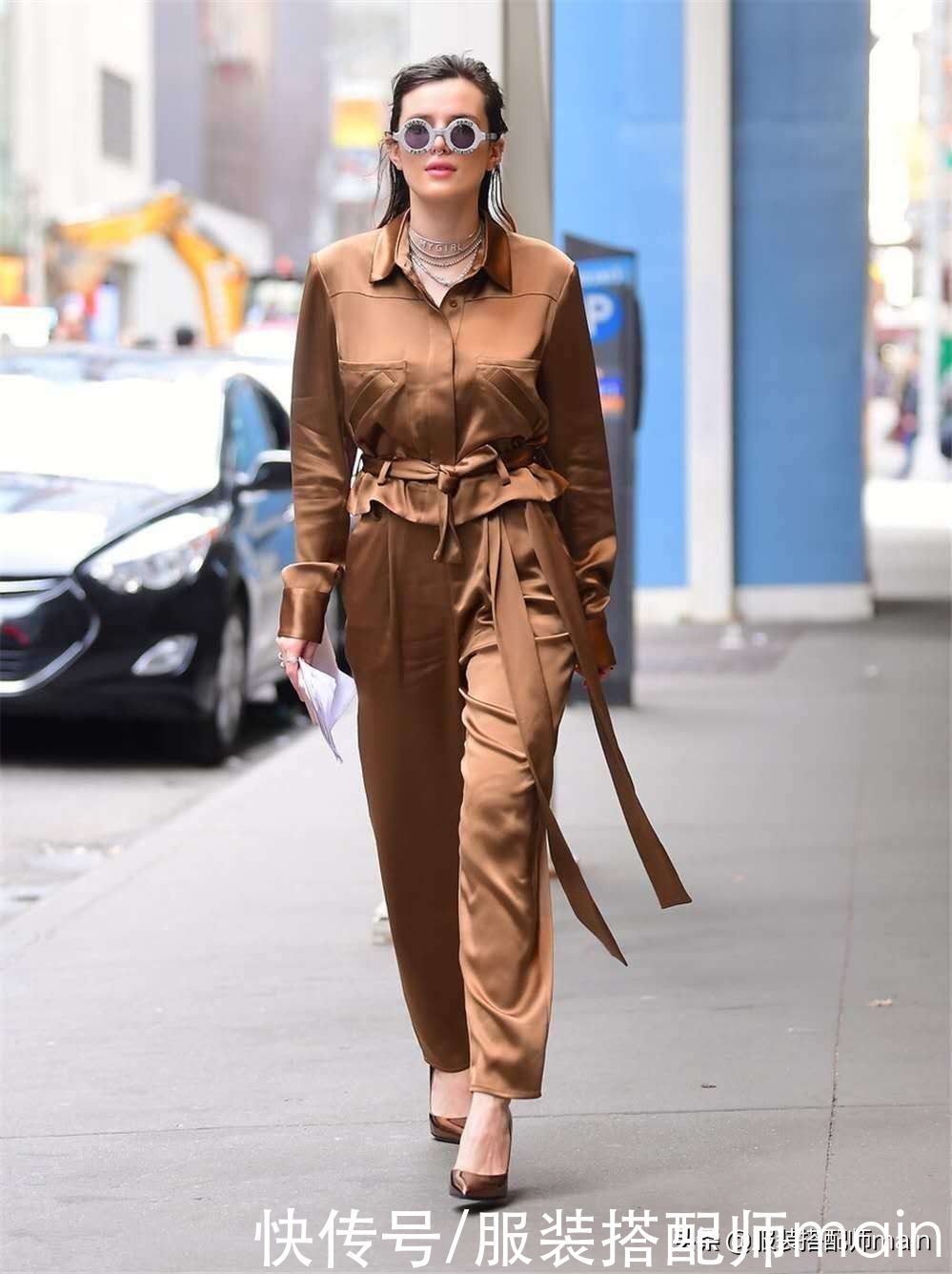 学会丝质衬衫的4种穿搭小心机，你也能优雅得毫不费力