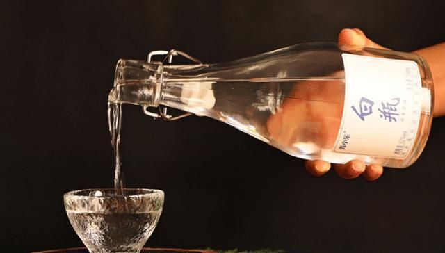 酒店|烟酒店少有的尴尬酒,建议多囤几箱,价不到茅台1%,却是纯粮酒