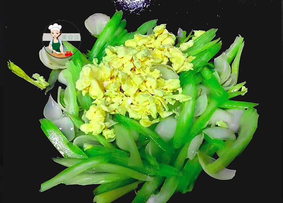 入秋后，记得多吃“一白一绿”，不放肉炒也很鲜香，秋天吃特养人