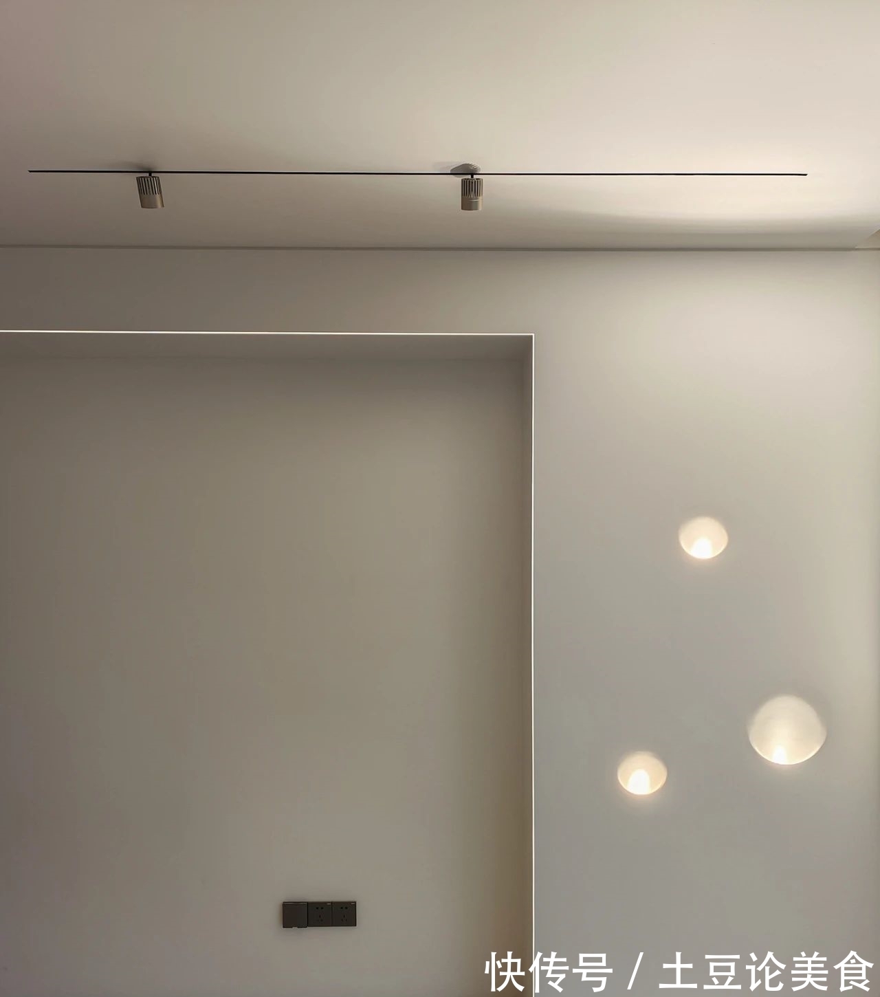 浅灰色|75㎡ 两居室，超多储物空间好看又实用，又充满高级感的生活空间~