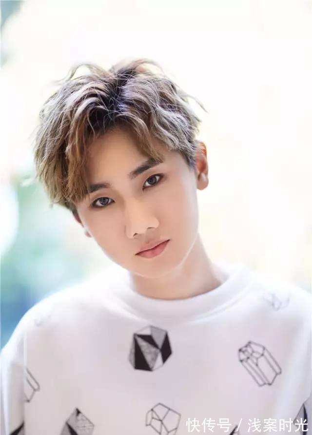 边角料|综艺节目中铁打的边角料们,除了插科打诨,他们还要负责做这些事