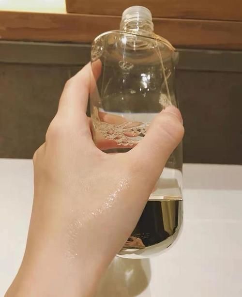 前有“王牌”面霜精华，后有冻干粉，为何后者“风更大”，真相了