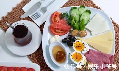 医生|7岁孩子积食不长个,医生提醒:这4种食物少给孩子吃,影响发育