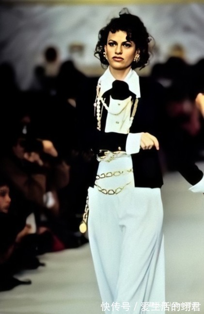 连体裤 香奈儿设计师眼光真厉害93年设计的衣服,至今仍流行,不服不行