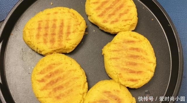 忘不掉|记忆中的味道,家常版贴饼子在家也能做,忘不掉的嘎巴香