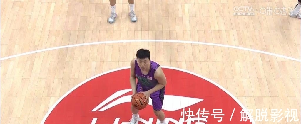 陶汉林|哈德森李敬宇高效砍分,威尔斯率队紧咬比分,山东男篮58-51青岛