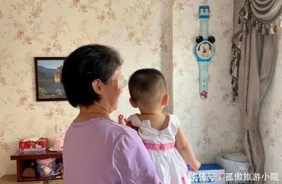 父母们|53岁失独母亲产下一女,断了母乳就去把头发染黑不能给宝宝丢脸