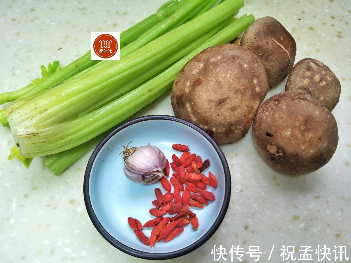 三分钟的素味小炒，无肉也欢，简单又快手，营养均衡，实惠！