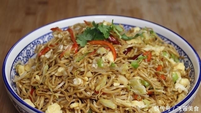 绿豆芽|面条不要再水煮着吃了,换种做法,天天吃都不腻,比水煮好吃10倍