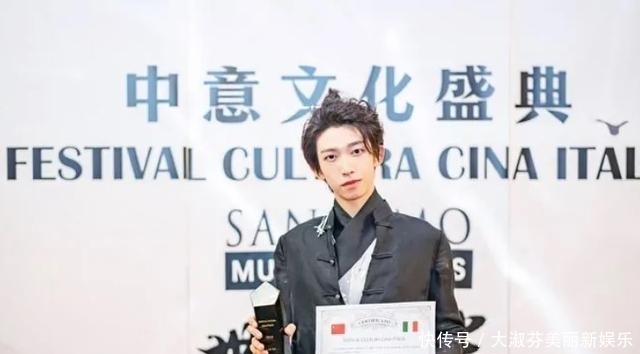 《天官赐福》不再是烫手山芋,网友呼吁他演谢怜,看照片后沦陷了