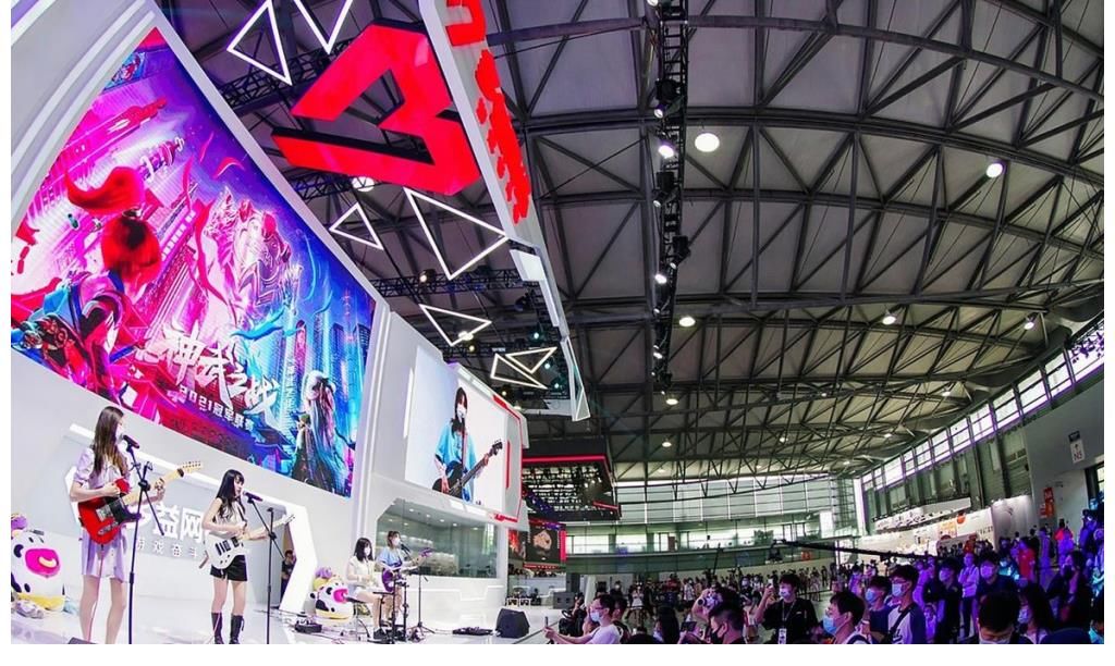 小姐姐|844樂隊搖滾少女炸翻全場 高燃表演助戰(zhàn)神武之戰(zhàn)冠軍聯(lián)賽