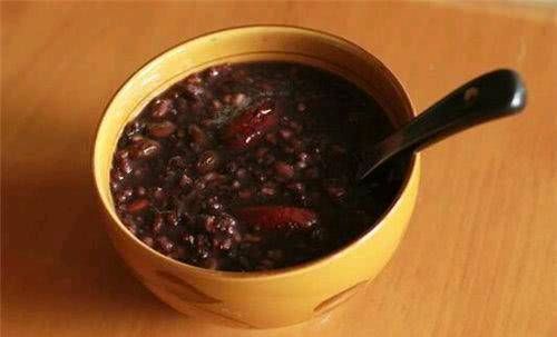 这种食物是白发的长生不老药它每吃三到五次又黑又亮又年轻