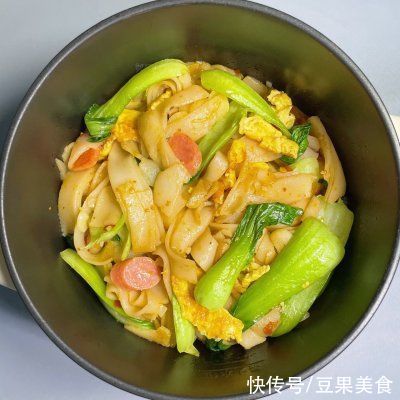 李子柒|#巨下饭的家常菜#快手炒河粉