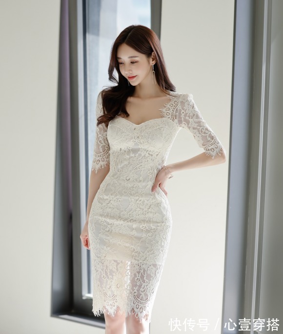 时尚搭配|女神孙允珠的时尚搭配:羽白花绫雕叶镂空网绣包臀裙
