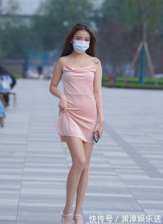 穿搭 追求轻盈雅致的穿搭体验，短裙值得一试，清爽又显身材
