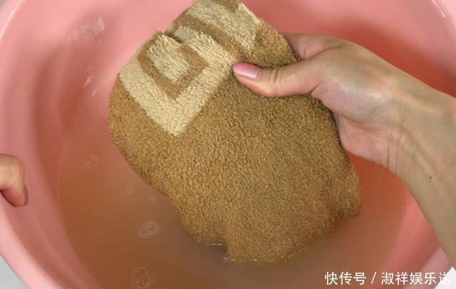 毛巾|毛巾用久了又脏又臭,教你一招搞定,洗完晾干跟新买的一样
