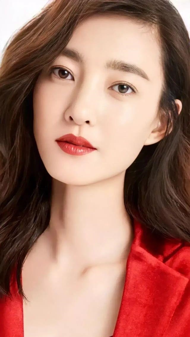 漂亮爱笑大眼睛美女