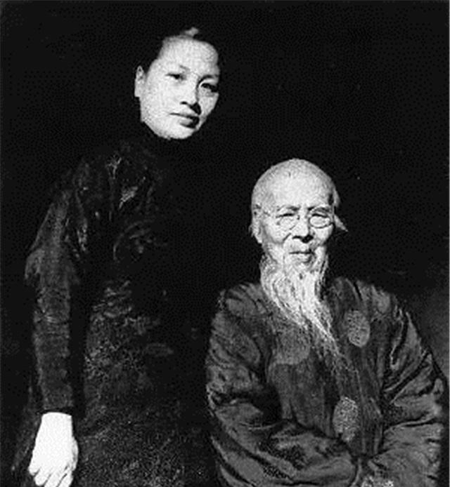 耕牛图$齐白石作画时“漏”了几笔,女徒弟补上后,764万的名画只值64万