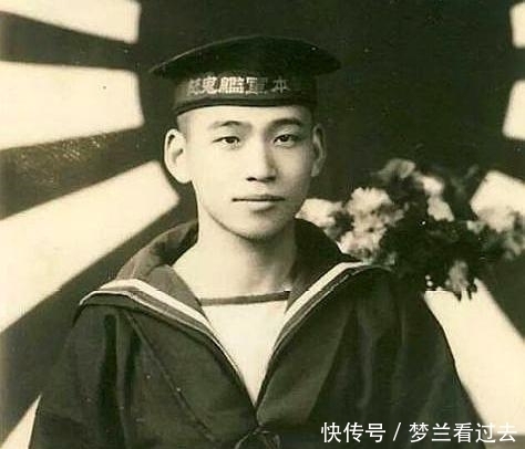海军|日本海军老照片小个不高，但仔细看帽子上写的字，让人憎恨……