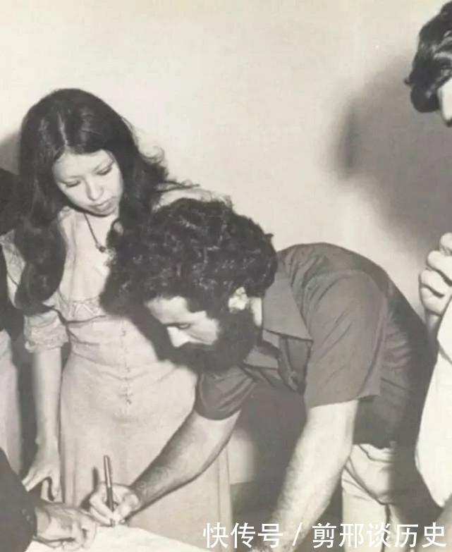 愁容|三毛旧照:少女时楚楚动人,中年依偎异国丈夫怀里,晚年满脸愁容