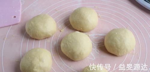 面粉别蒸馒头了，简单一做，比面包松软还好吃，做法一看就会