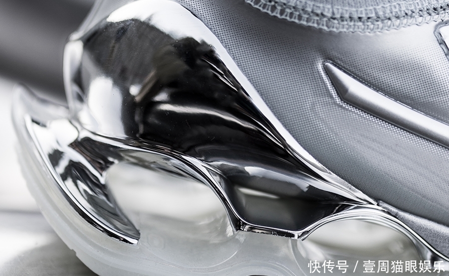 近期「最限量球鞋」就是它!潮流「性感大师」联名